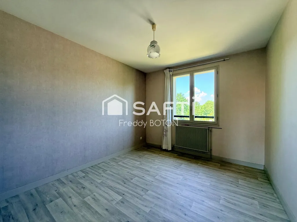 Rooms - 1980s House with Garden in Secondigny