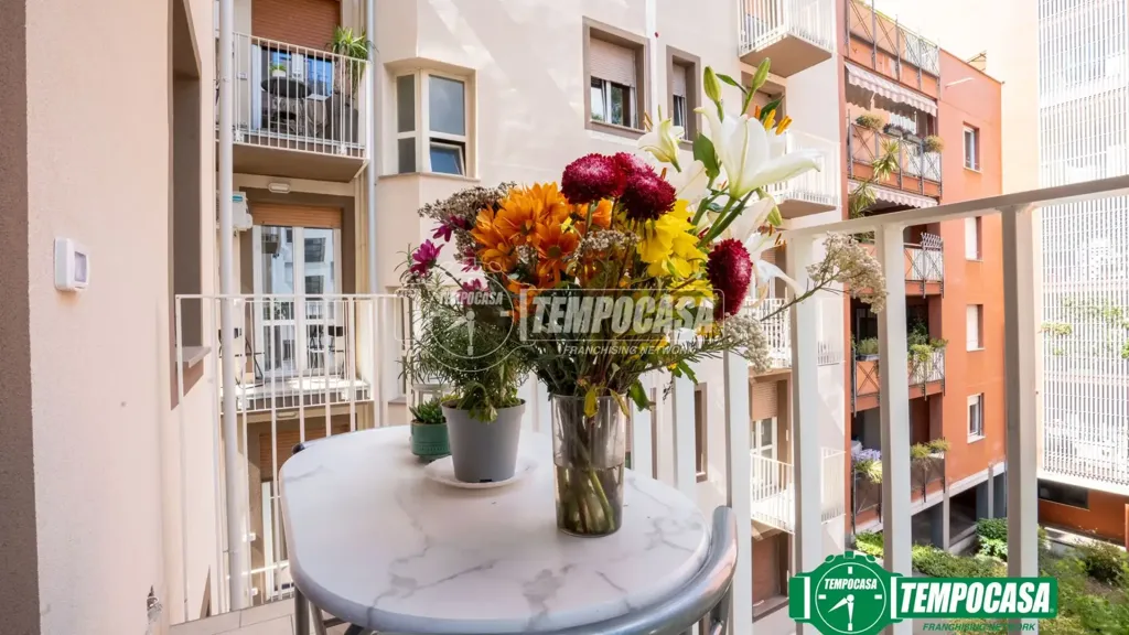 Rõdu - Rusticated Apartment with Balcony in Milan