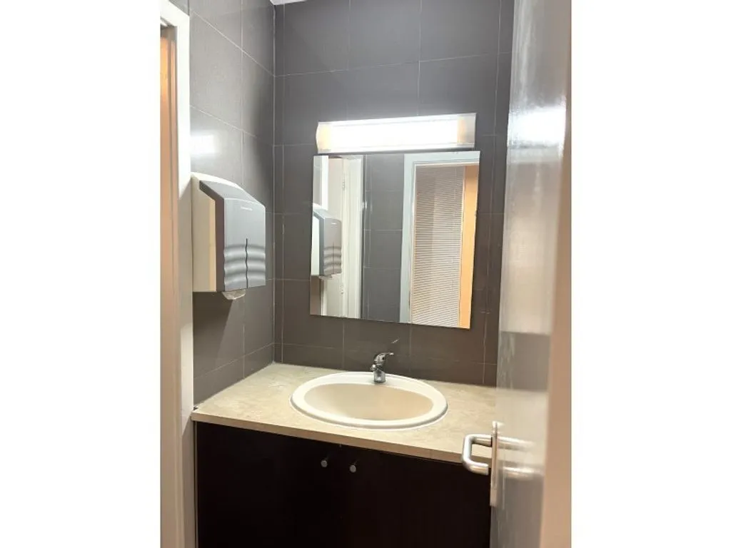 Vannitoad - Luxury Office with Security in Lisbon