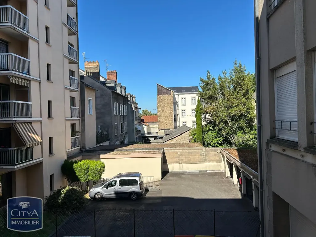 One-Bedroom Flat with Lift in Limoges