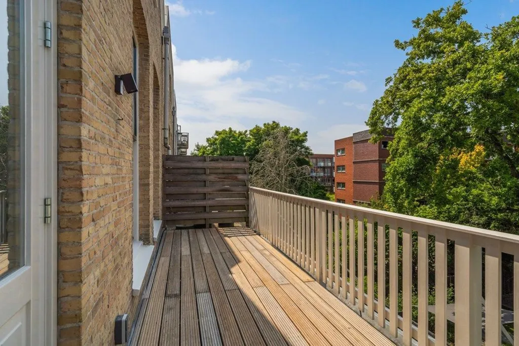 Balcon - Renovated Apartment with Balcony in The Hague