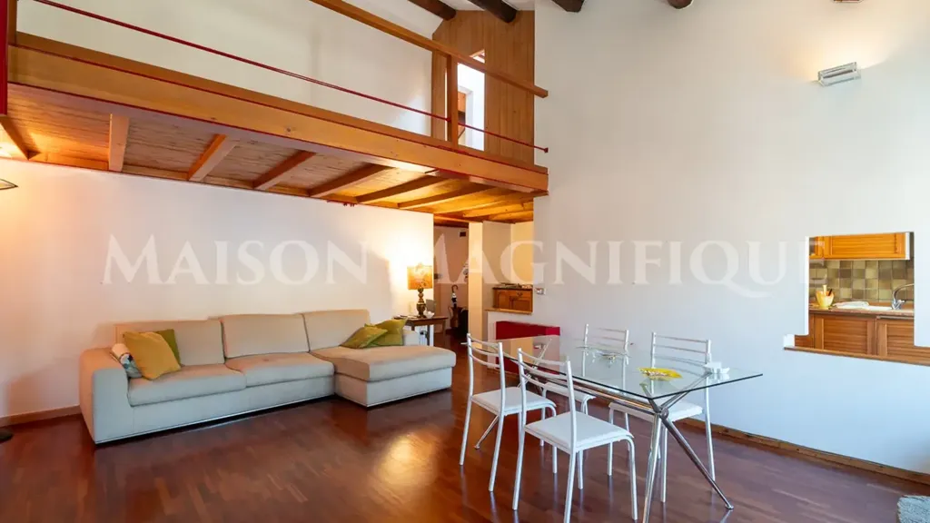 Living Room - Prestigious Apartment with Corso Giovecca View in Ferrara