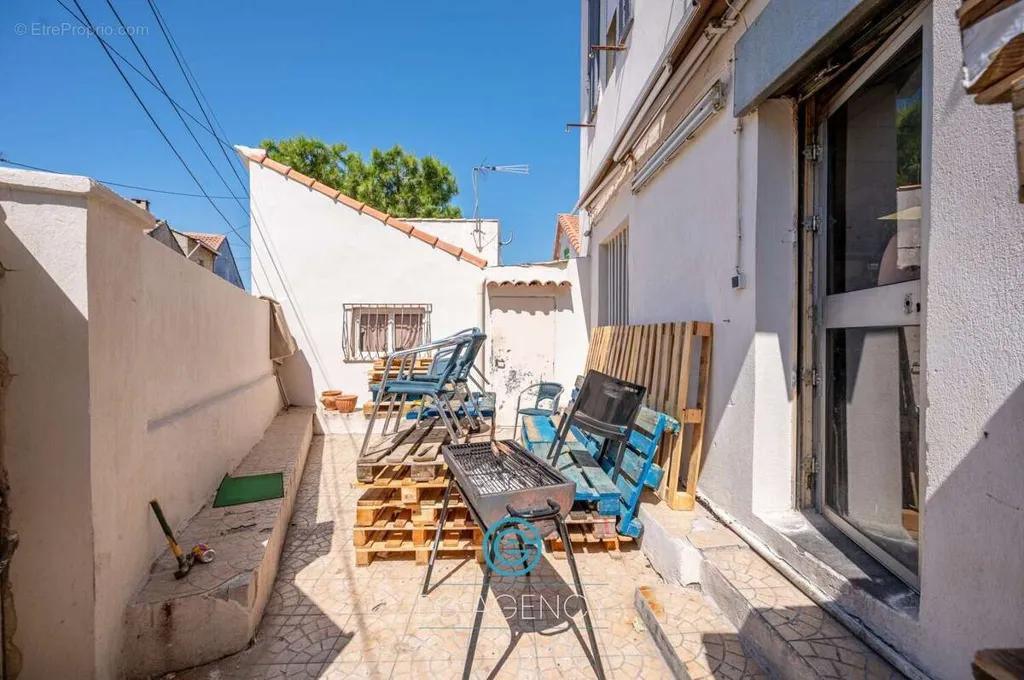 Ärihoone asukohas Marseille-12e