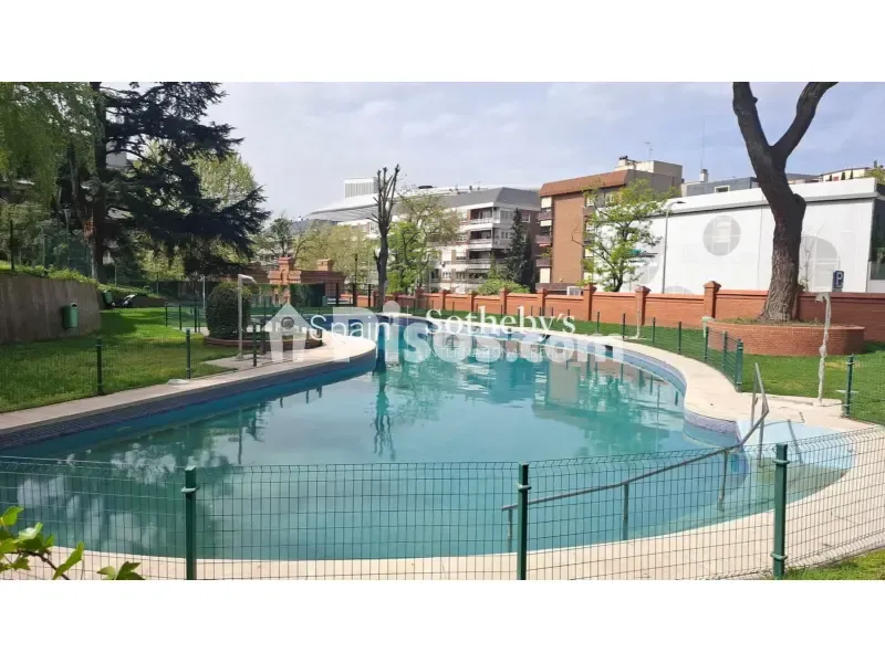 Piscina - Penthouse with Pool in Chamartín