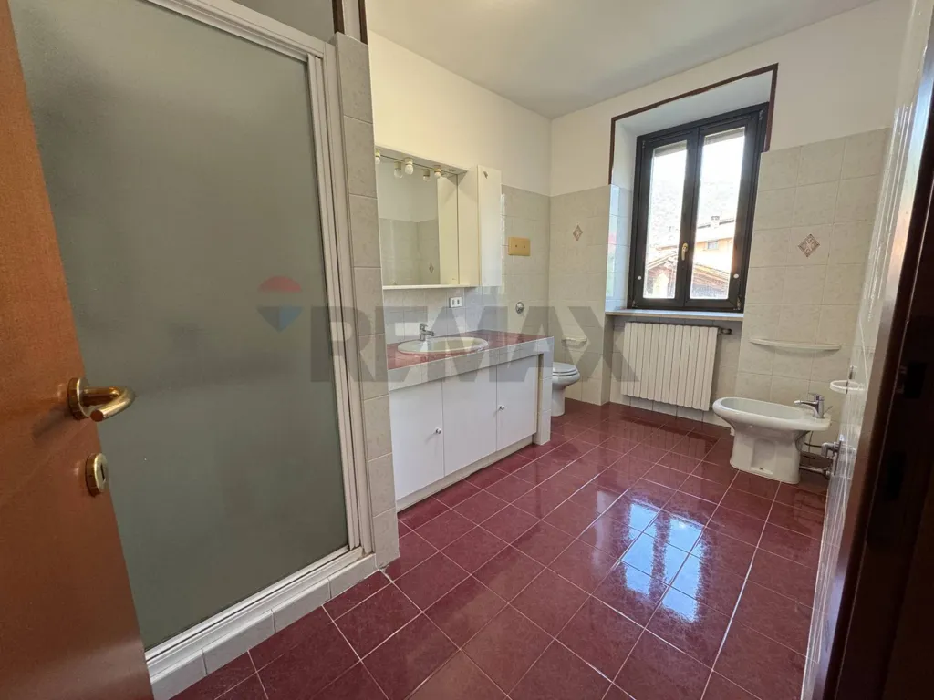 Bathrooms - Independent House with Private Courtyard in Gavardo