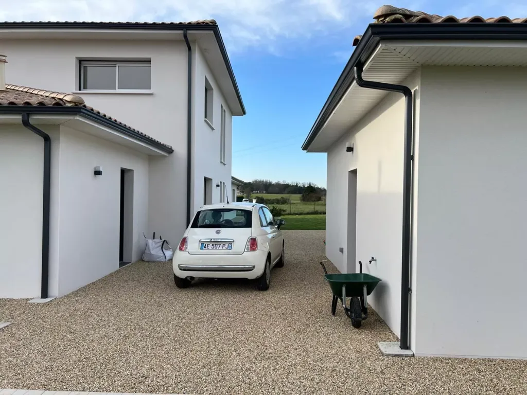 Extérieur - Maison Contemporaine avec Prestations Haut de Gamme à Proximité des Commodités