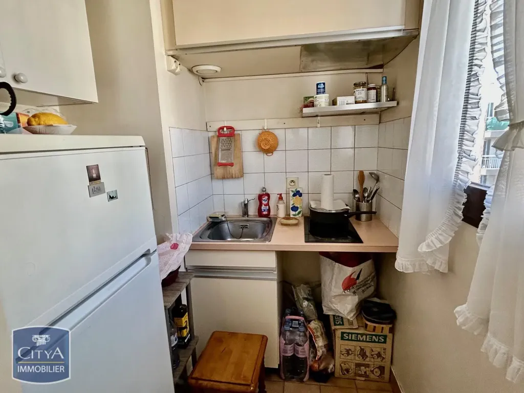 Kitchen - Bright Flat with Metro Access in Saint-Maurice