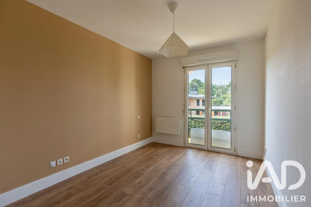Chambres - Appartement Rénové avec Piscine à Cenon