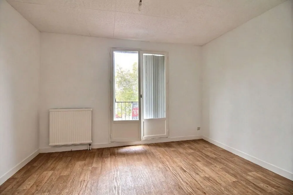 Toad - 3-Bed Apartment with Balcony in Quimper Ouest