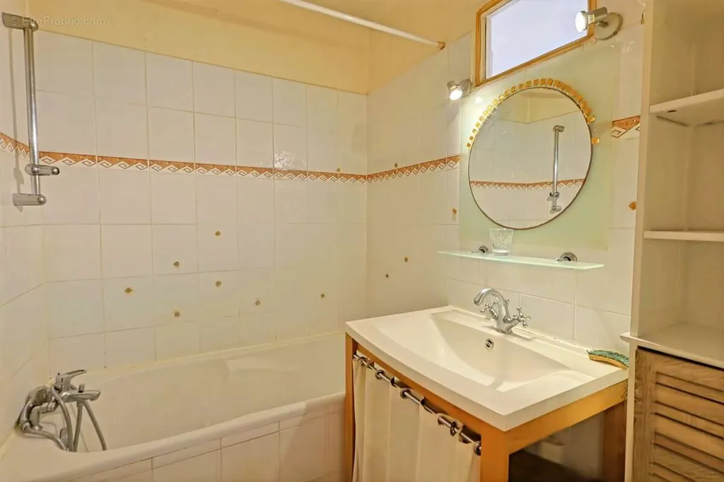 Bagni - 3-Piece Apartment with Sea View in Antibes