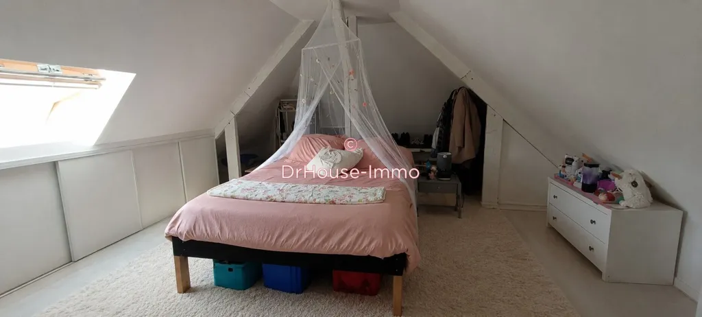 Chambres - Duplex avec Vastes Volumes au Centre de Montval-sur-Loir