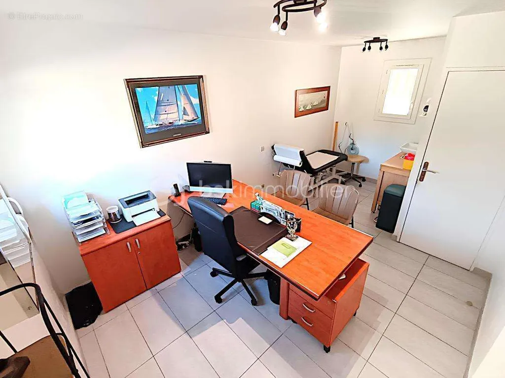 Kabinet - Medical Office with Parking in La Seyne-sur-Mer