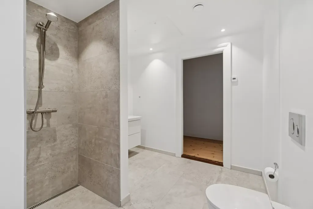 Salles de bain - Spacious 2-Bedroom Apartment in Aarhus C