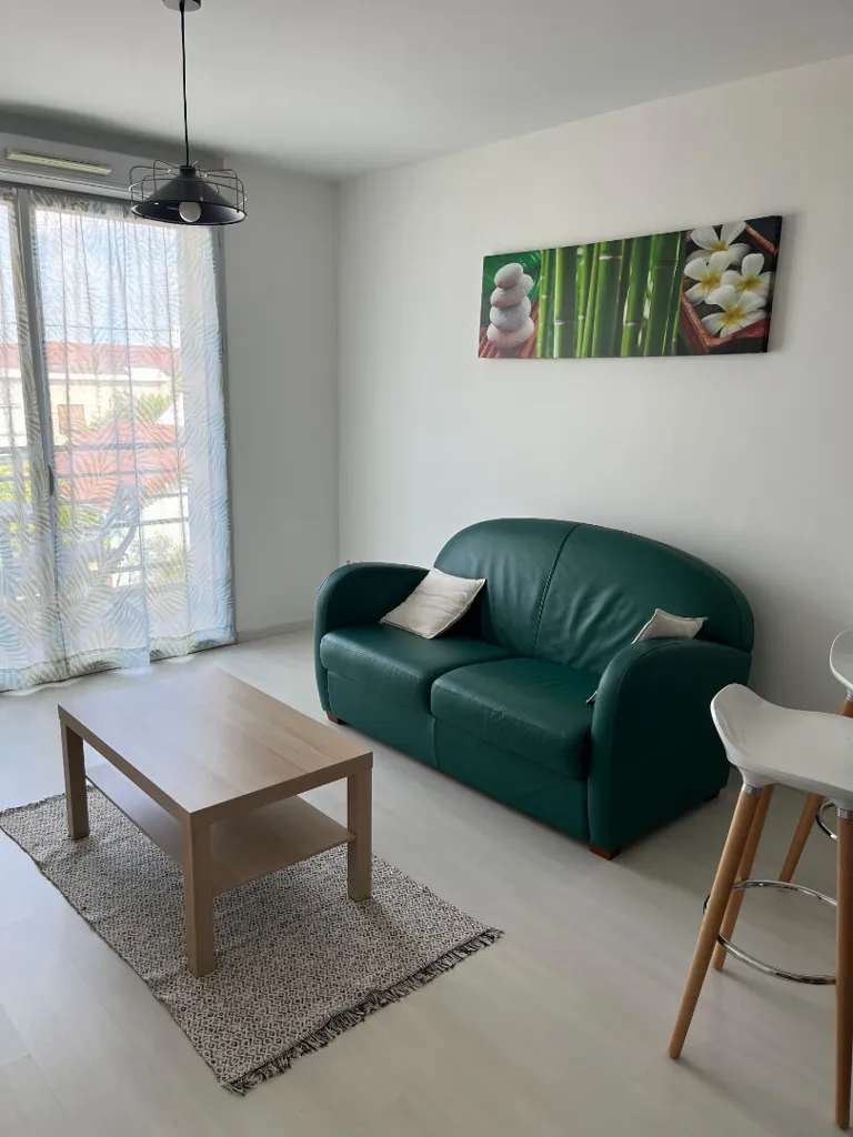 Séjour - Appartement Meublé avec Balcon à Reims