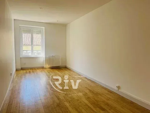 Pièces - Appartement Rénové avec Séjour Lumineux à Bourgoin-Jallieu