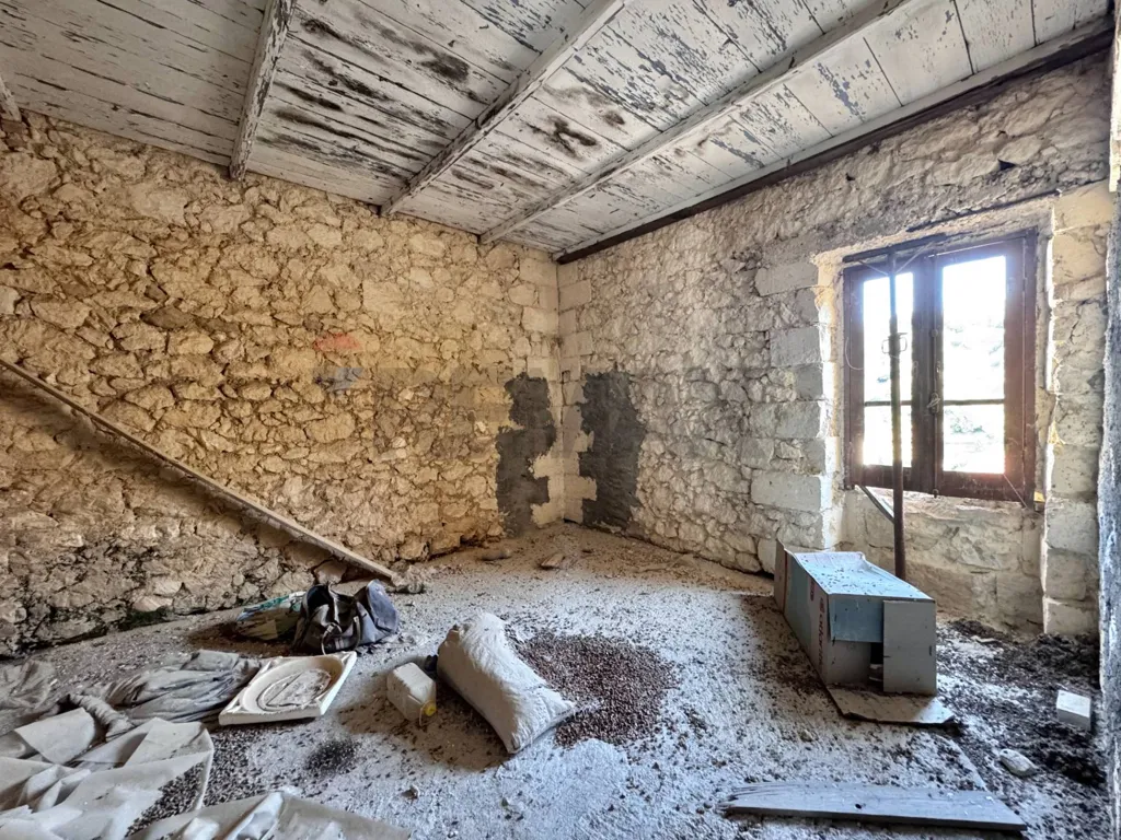 Pièces - Rustic House with Courtyard in Ossi