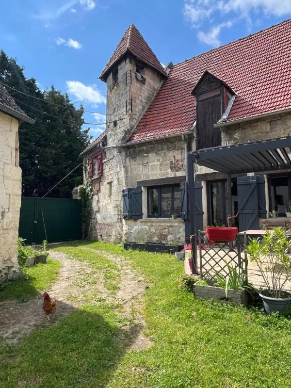 Jardin - Corps de Ferme avec Dépendances et Box à Compiègne