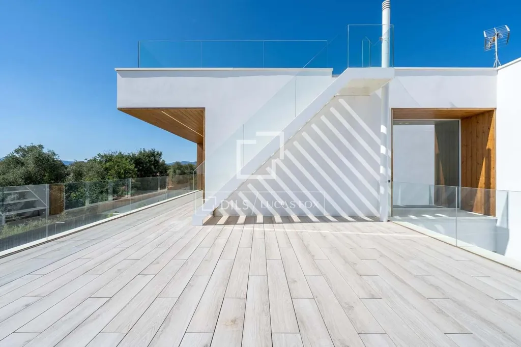 Terrass - Modern House with Pool in Reus