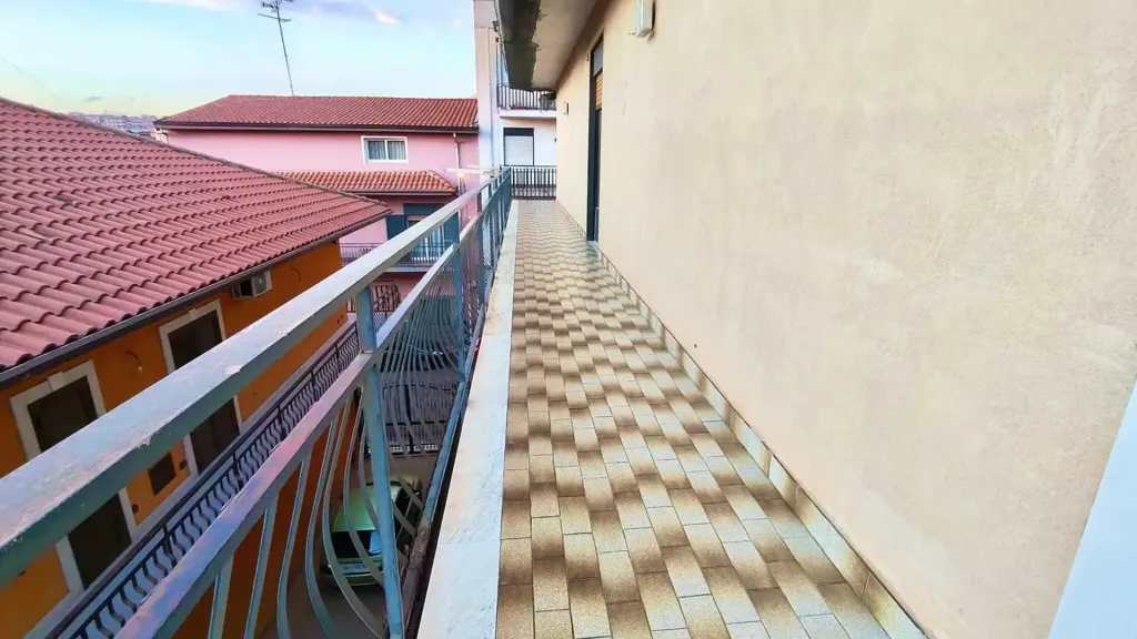 Rõdu - Semi-detached Apartment with Balcony in Misterbianco