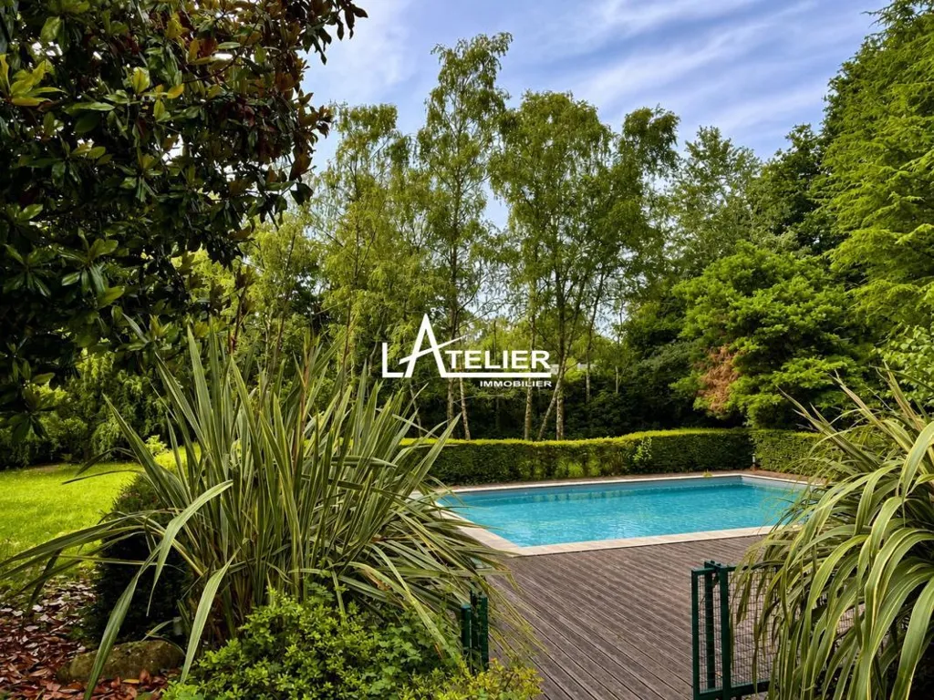 Bassein - Spacious Property with Pool in Sautron