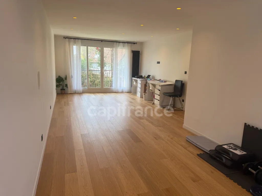 Séjour - Appartement F4 Lumineux avec Parking à Montmorency
