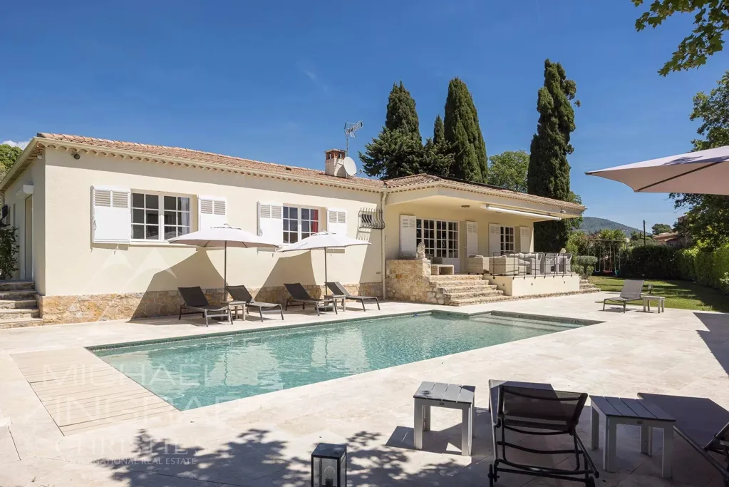 Pool - Charming House with Pool in Cabris