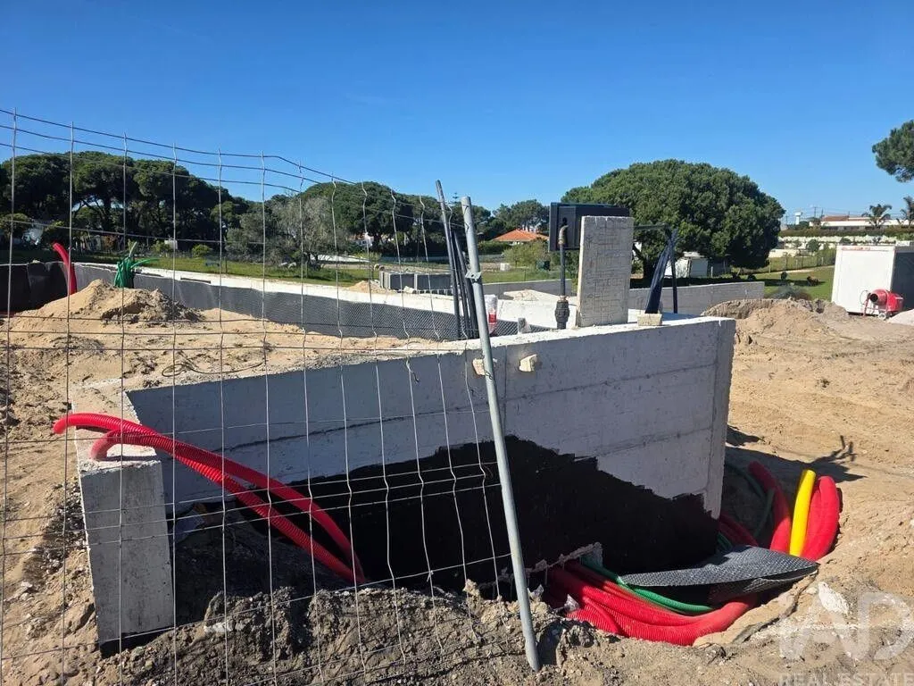 Toad - Under Construction House with Pool in Alfarim