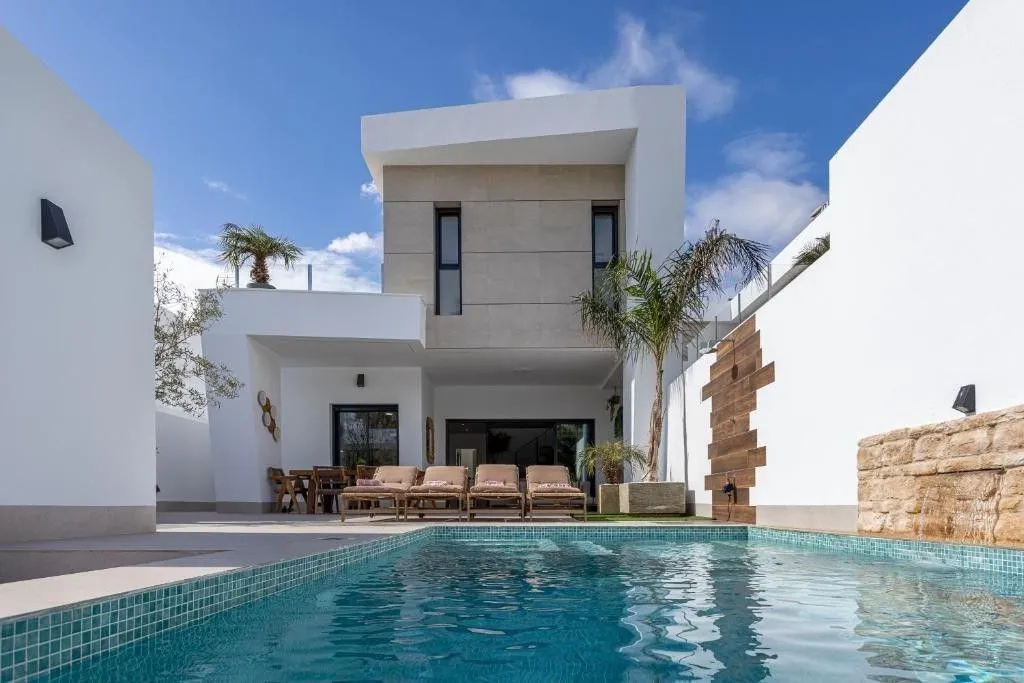 Bassein - Modern Villa with Pool near Dolores Park