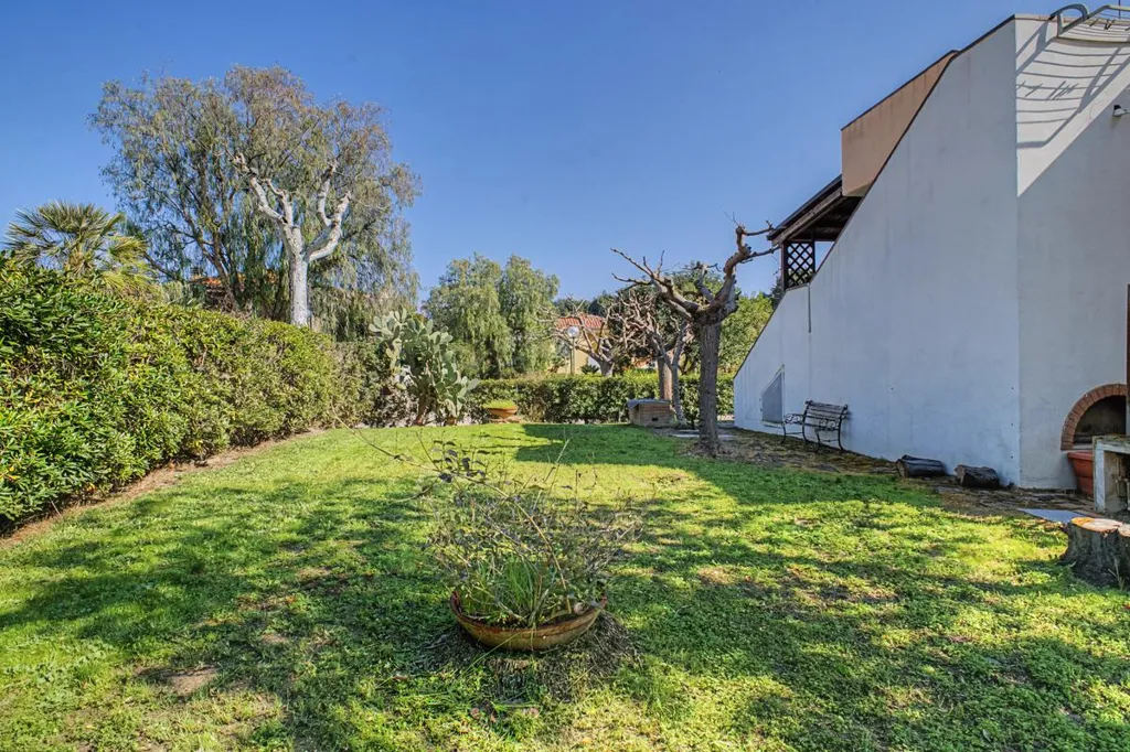 Jardin - Villa with Balcony in Bernalda Centre