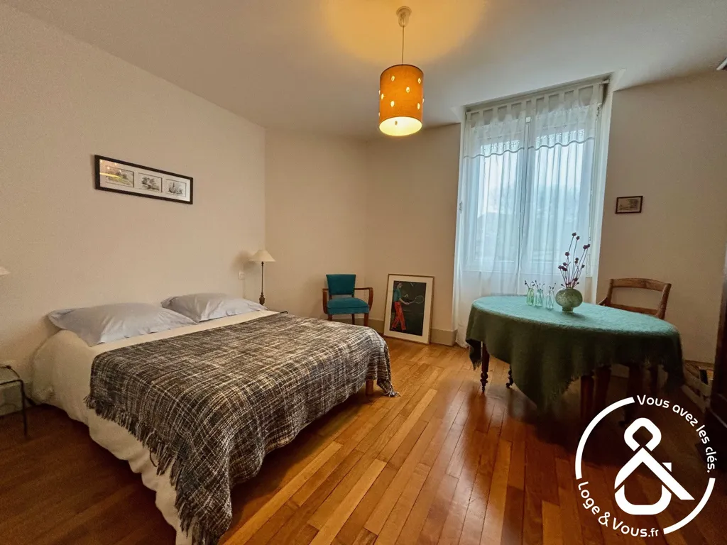 Chambres - Appartement T3 avec Parking en Centre-Ville