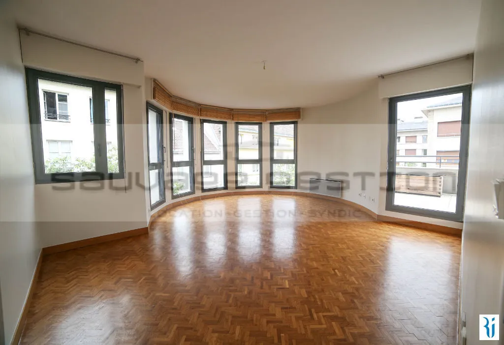 Elutuba - 2-Bed Flat with Terrace in Rouen Centre