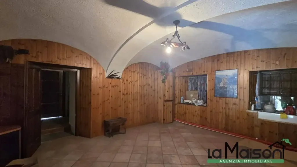 Pièces - Independent House with Private Garden in Lessolo