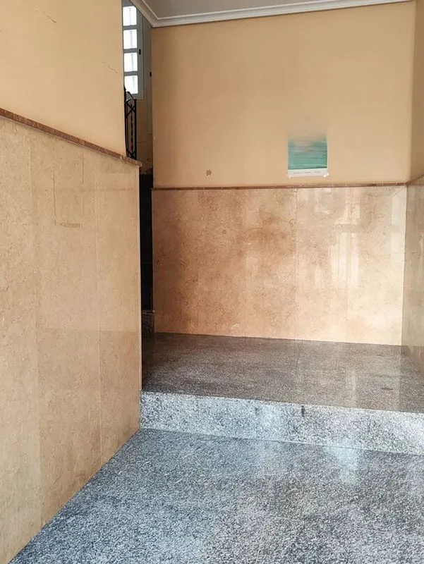 Entrée - Reformed Apartment with Balcony in City Centre