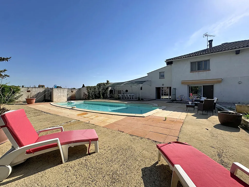 Bassein - Historic Ensemble with Pool in Arles