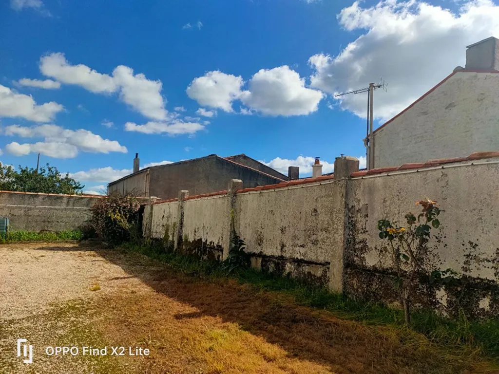 Jardin - Maison en Pierre à Rénover avec Terrain à Surgères