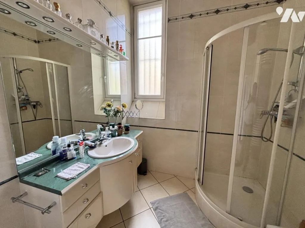 Bagni - Haussmannian Flat with Balconies in Grenoble Centre