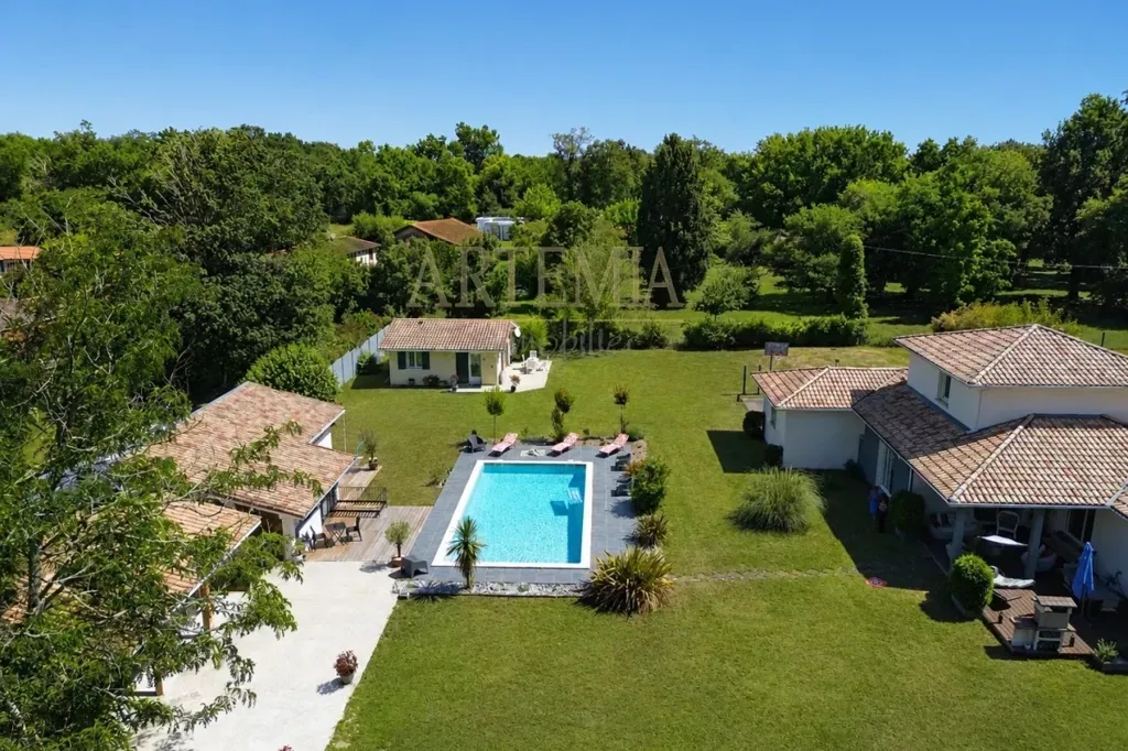 Vista aerea - Spacious House with Pool in Private Setting