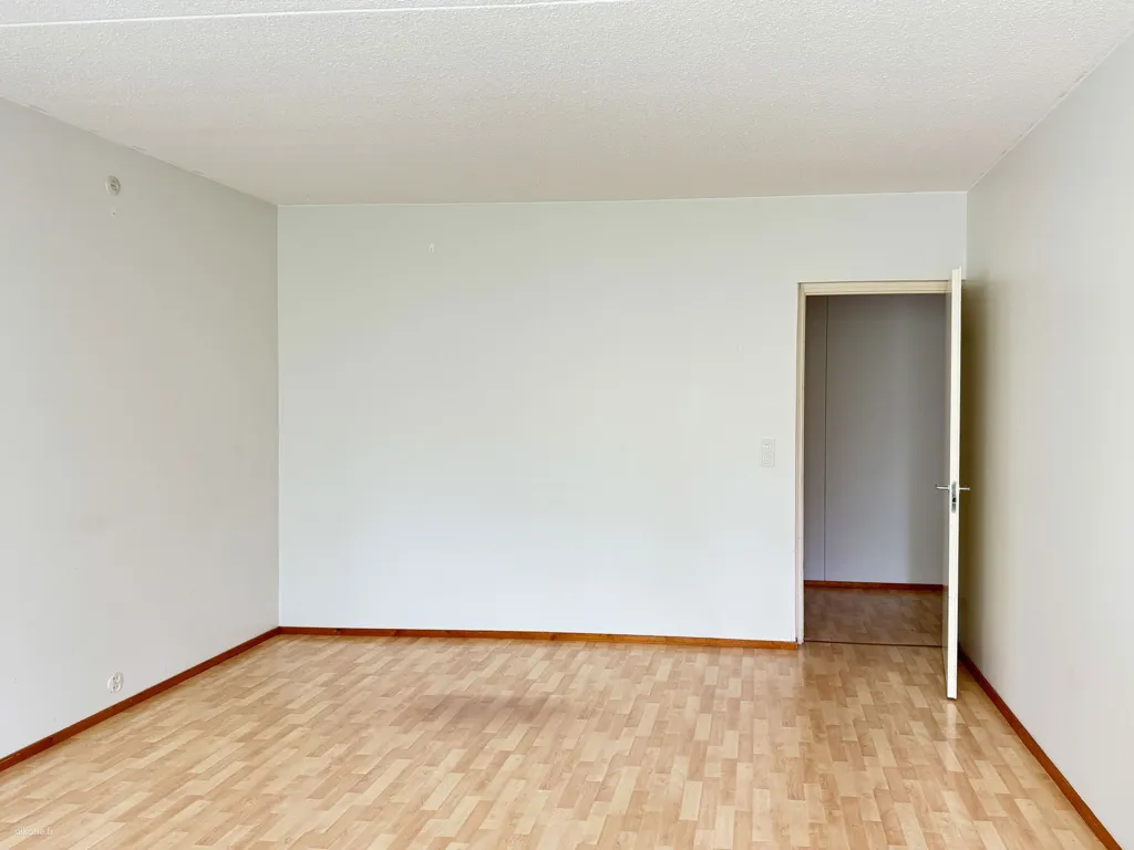 Pièces - Three-Room Flat with Balcony in Hervanta