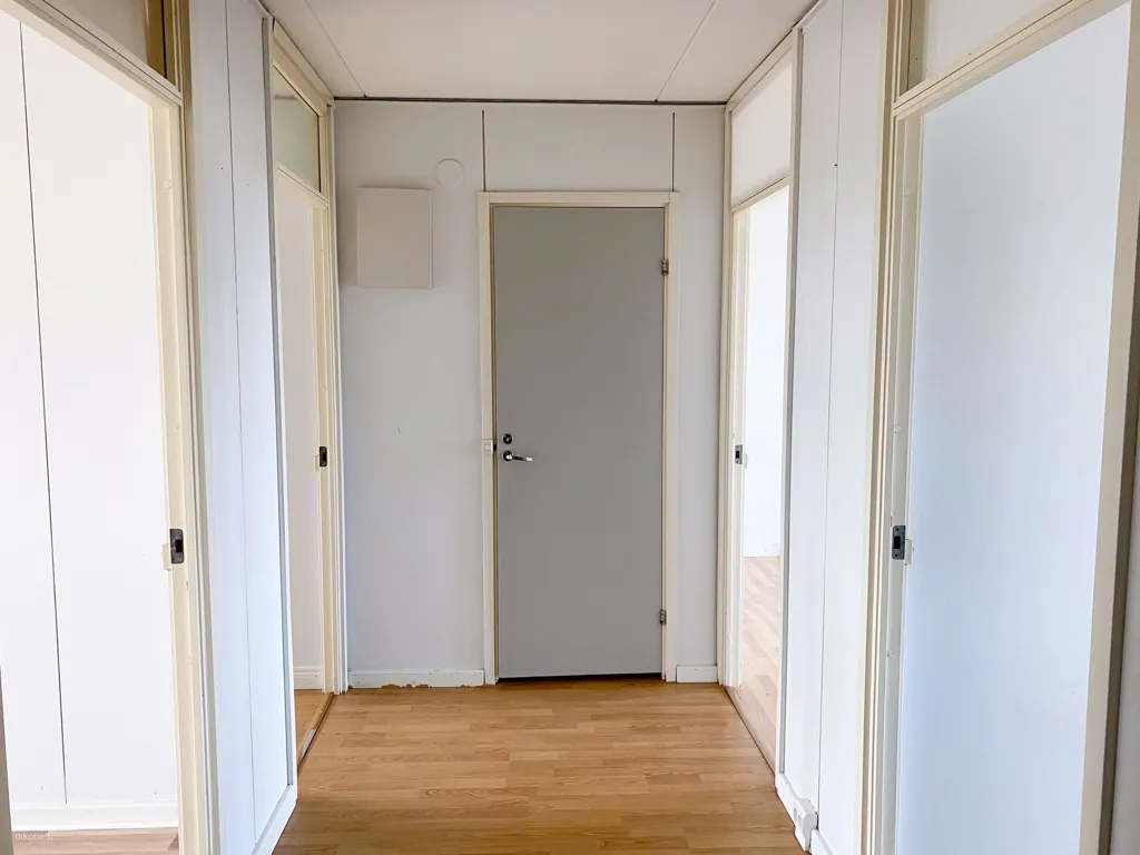 Entrée - Seventh Floor Apartment with Balcony in Suvela, Espoo
