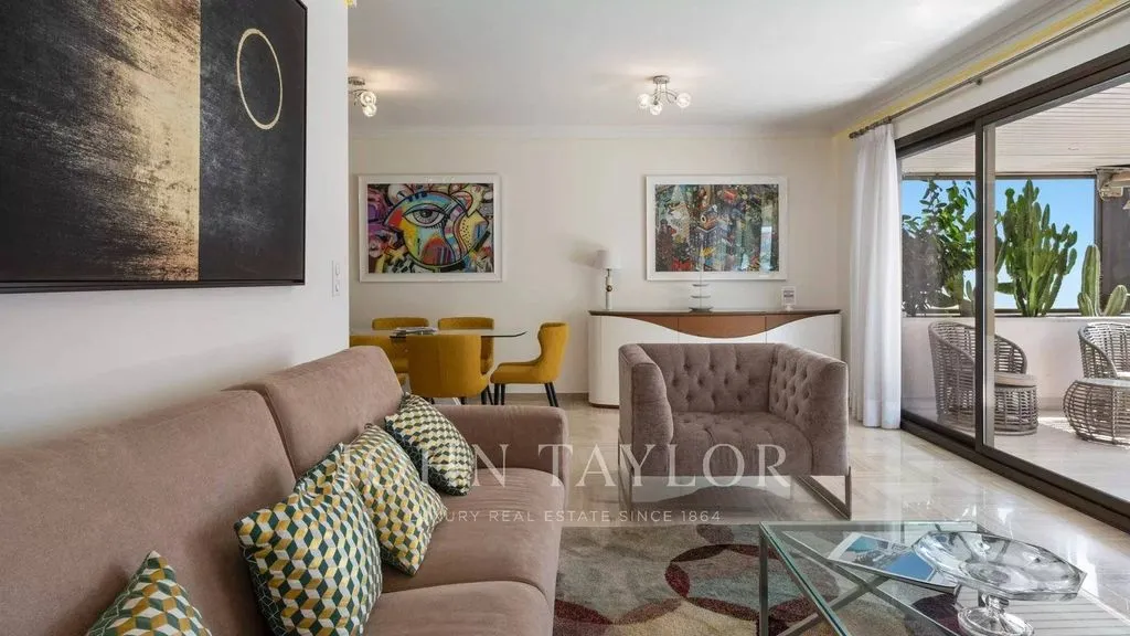 Living Room - Luxury Flat with Sea View in Cannes