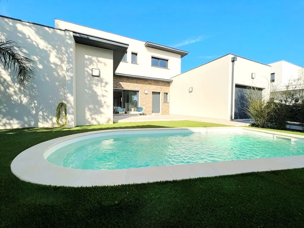 Bassein - Modern Villa with Pool in Perpignan