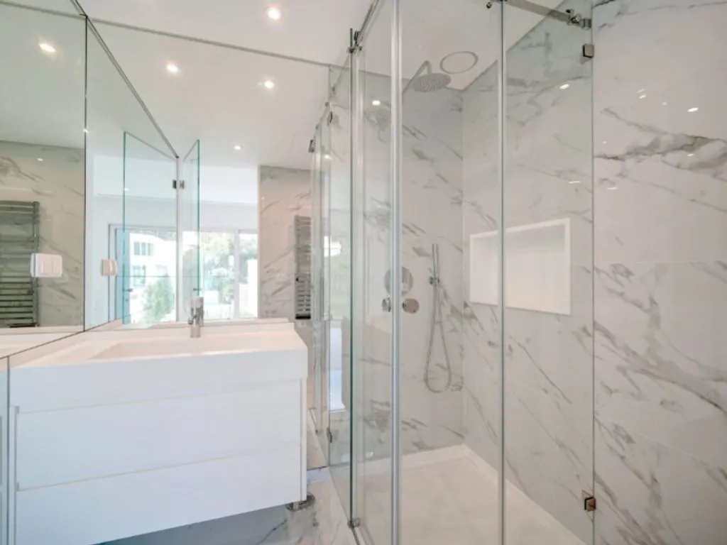 Vannitoad - Contemporary Villa with Golf View in Almada