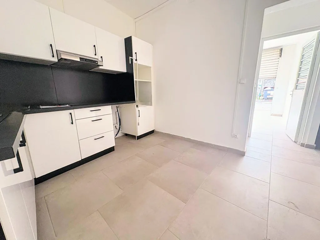 Cucina - 2-Bedroom Apartment with Garage in Saint-Esprit