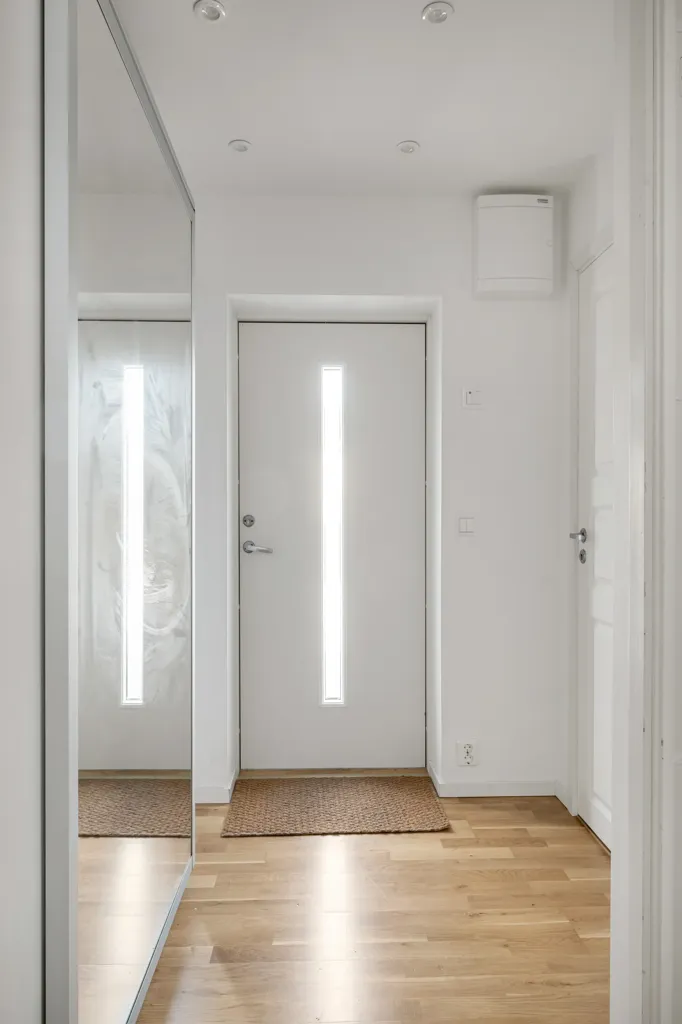 Entrée - Efficient Flat with Parking in Stockholm