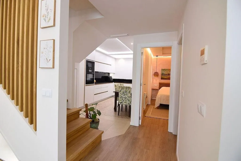 Ingresso - Renovated Duplex with Terrace in Los Almendros