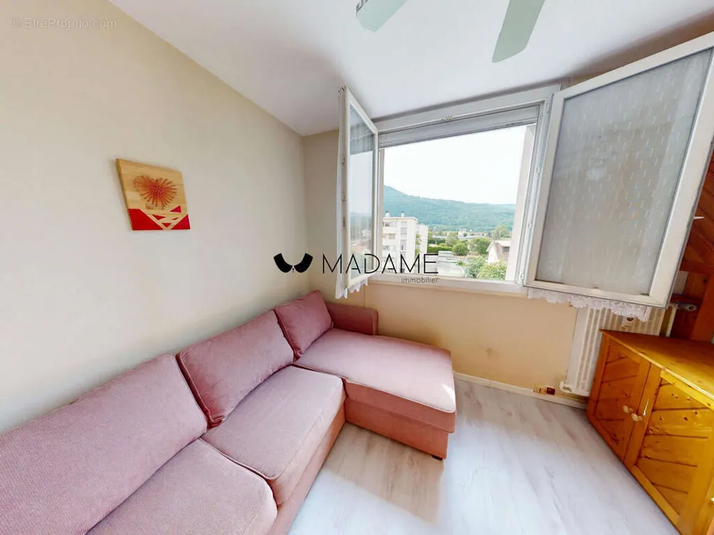 Elutuba - Apartment with Balcony in Saint-Martin-d'Hères