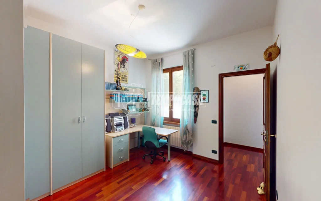 Bureau - Elegant Villa with Two Units in Camerata Picena