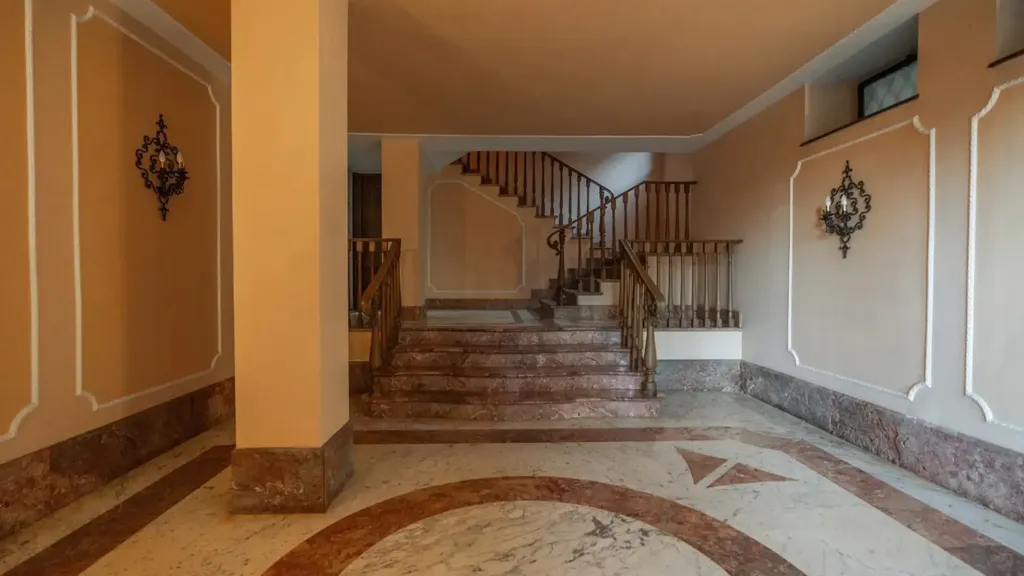 Entrée - Penthouse with Terraces in Torino's Crimea