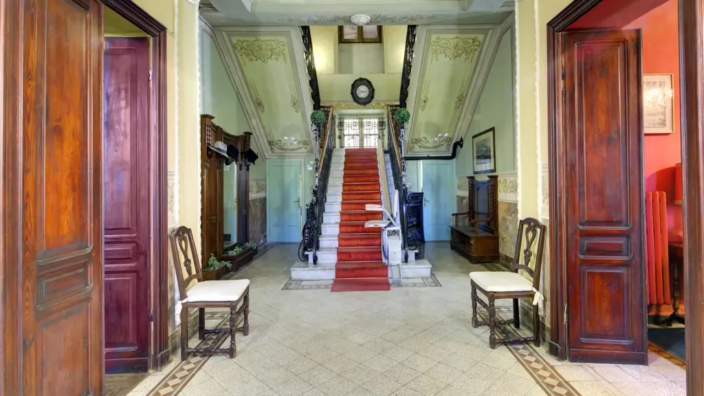 hallway_entrance