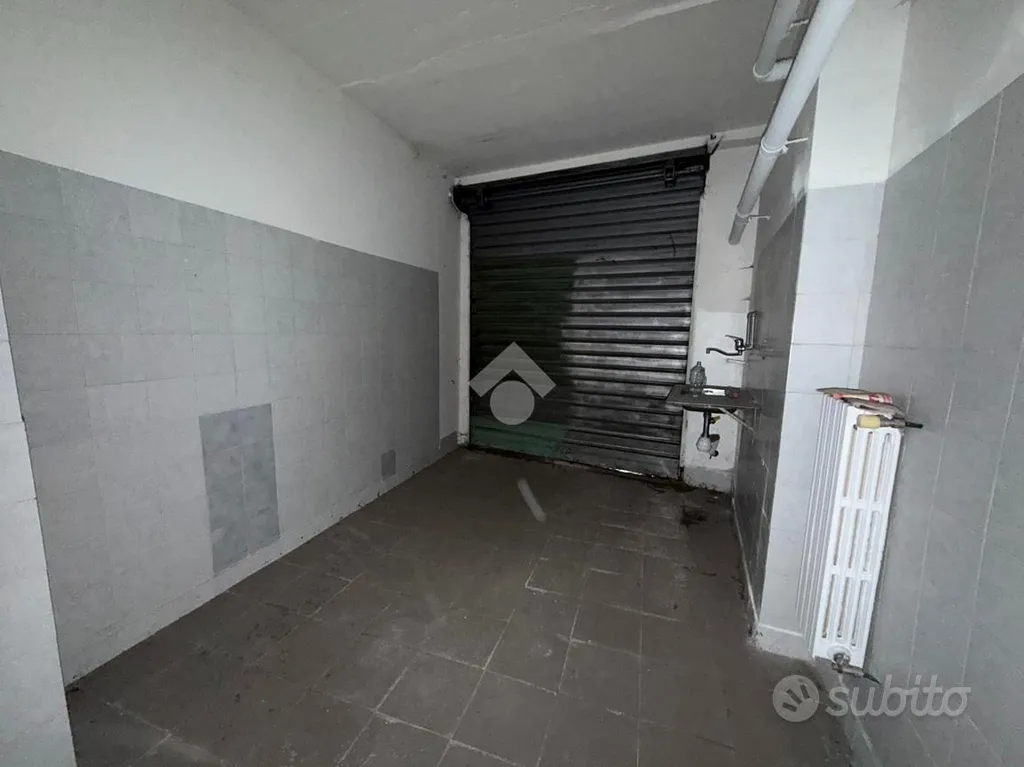 Garaaž - Commercial Space for Conversion in Osio Sotto